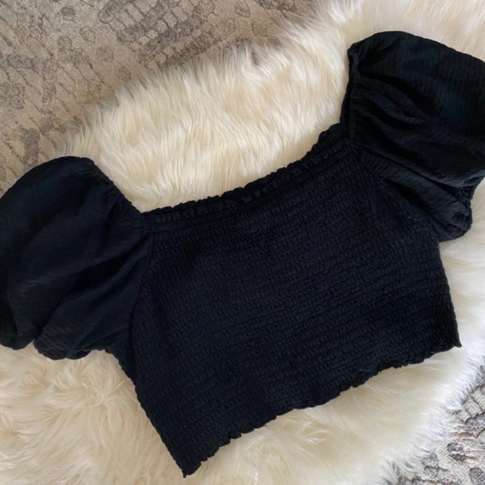 Cropped Black Top